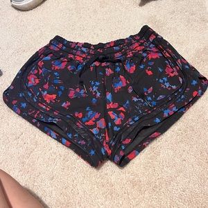 Lulu Lemon hotty hot low rise short 4”